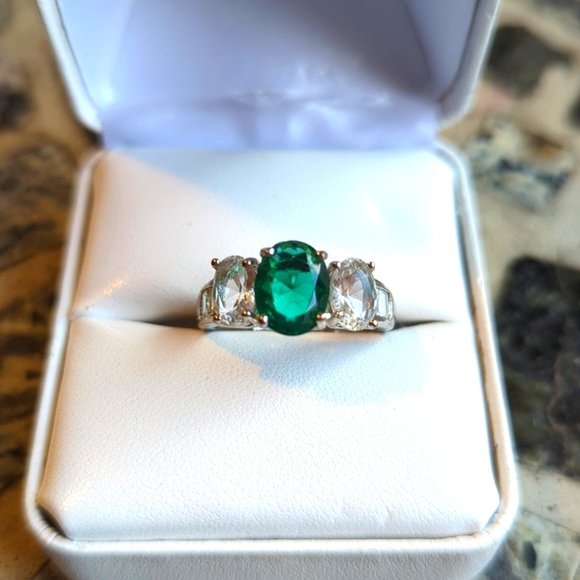 Jewelry - Nib Emerald & Diamond Ring Size 7